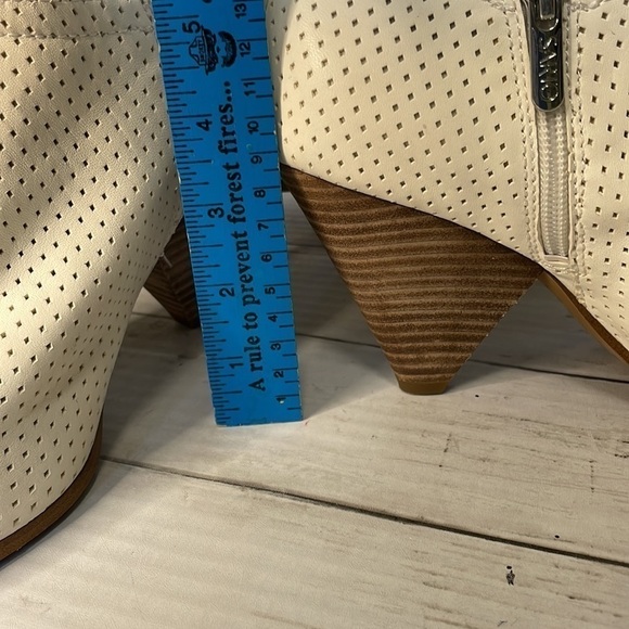 Franco Sarto NWOT Newbury Pointed Toe Perforated Creamy White Leather Bootie - Picture 11 of 13